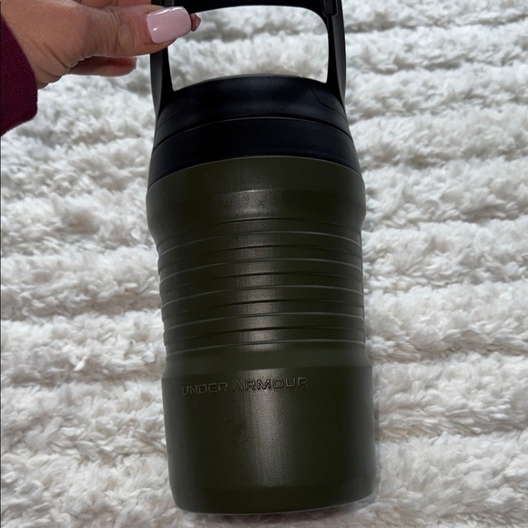Under Armour Black and Olive Green water jug - 32oz - Picture 3 of 6